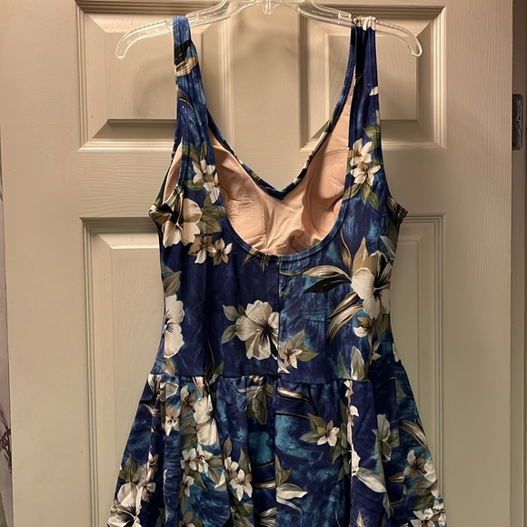 Misty swimsuit woman’s size 18 one piece light padding great condition flowers - Picture 4 of 6